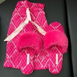 Victoria’s Secret Hot Pink Satin and Faux Fur Slippers Size Small (5/6). Unworn.